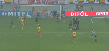 Gol stadiony świata dał Jagiellonii triumf nad Widzewem. Janusza Niedźwiedzia czeka w derbach gra o stołek