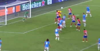 Gol bramkarza w ostatniej minucie dał remis w meczu Ligi Mistrzów. Ależ wykorzystał świetne podanie (VIDEO)