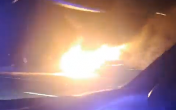 Dramatyczne chwile na autostradzie. Zapalił się autokar z piłkarzami angielskiego klubu na pokładzie (VIDEO)