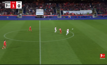 Gol z połowy boiska w meczu Bundesligi. Bramkarz przelobowany (VIDEO)