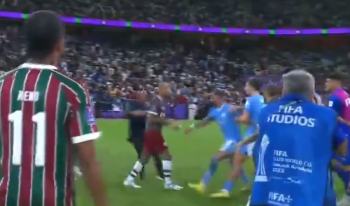 Wielka awantura po finale KMŚ. Były gracz Juventusu i Galatasaray rzucił się na piłkarza Manchesteru City (VIDEO)