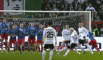 Legia przerwała fatalną passę. Piękne gole Josue i Guala, czerwona kartka Wszołka i niewykorzystane szanse Piasta przy Ł3 (VIDEO)