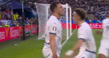 Co za gol Shaqiri'ego. Szwajcaria nie wygrała ze Szkocją, ale jest prawie pewna awansu (VIDEO)