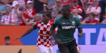 Wicekról strzelców Bundesligi zmienia klub. Chcą go Borussia Dortmund, Milan i Arsenal (VIDEO)