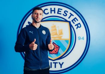 Środkowy obrońca na wylocie z Manchesteru City. Chce go Chelsea FC