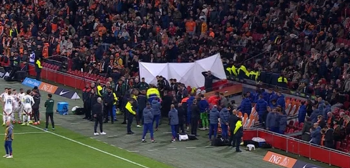 Dramatyczne chwile w meczu Ligi Narodów. Przy ławce rezerwowych szybko pojawiły się służby medyczne. Wiadomo, co się stało