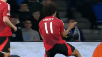 Manchester United wypuścił wygraną na trudnym terenie. Gwiazdor popełnił kosztowny błąd (VIDEO)