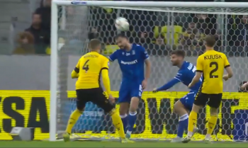 Kuriozalny gol dał Lechowi fotel lidera. Kolejorz nie przegrał na bardzo trudnym terenie i ma mistrzostwo na wyciągnięcie (VIDEO)