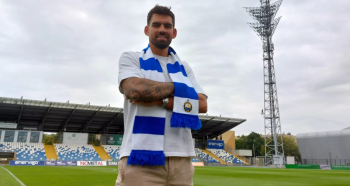 Grał w Śląsku Wrocław i Jagiellonii Białystok. Teraz dołączył do spadkowicza z PKO BP Ekstraklasy