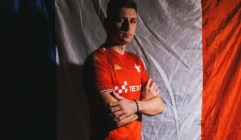 Wisła ogłosiła transfer. Skrzydłowy podpisał umowę z Białą Gwiazdą. Kilka tygodni po tym, jak związał się z innym klubem