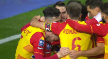 Były piłkarz Wisły Kraków strzelił gola Jagiellonii, ale to była bramka tylko honorowa w dwumeczu. Duma Podlasia wyrwała remis i spokojnie awansowała (VIDEO)
