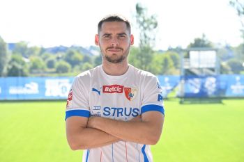 Jarosław Niezgoda wraca do gry. Miał trafić do niedawnego lidera II ligi, wylądował o szczebel wyżej