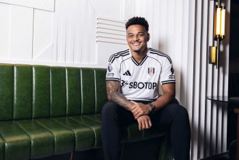 Fulham zatrzymało środkowego napastnika na długo! Taki podpisał kontrakt 