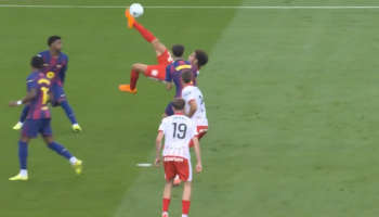 Szczęsny pokonany przewrotką. Barcelona była o krok od wpadki. Uratowała się golem rezerwowego obrońcy w doliczonym czasie gry (VIDEO)