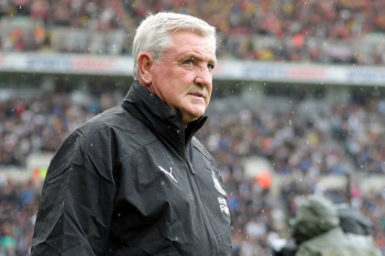 Steve Bruce o kulisach pracy w Newcastle. 