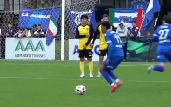 Australijski patent na rzut wolny. Przekombinowali na amen (WIDEO)