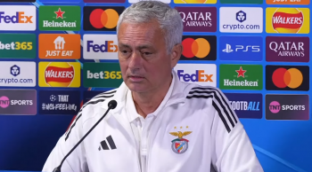 Jose Mourinho i Vangelis Pavlidis przed meczem SL Benfica – Real Madryt w Lidze Mistrzów. Jose Mourinho i Vangelis Pavlidis przed meczem SL Benfica – Real Madryt w Lidze Mistrzów.