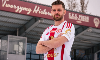 Trenował w Chelsea, w PKO BP Ekstraklasie się nie przebił. Teraz znowu zagra w I lidze