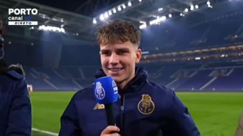 Oskar Pietuszewski asystuje i mówi po portugalsku