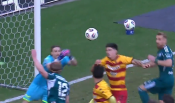 Legia nie strzeliła gola, ale zremisowała z Jagiellonią 2:2! Co za mecz w Białymstoku (VIDEO)