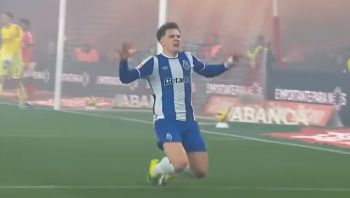 Oskar Pietuszewski zachwycił w hicie ligi portugalskiej! Kapitalny gol z Benficą (VIDEO)