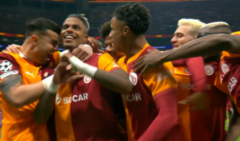 Liverpool FC pożegna się z Ligą Mistrzów w 1/8 finału? Po tej akcji ma co odrabiać na Anfield (VIDEO) Liverpool FC pożegna się z Ligą Mistrzów w 1/8 finału? Po tej akcji ma co odrabiać na Anfield (VIDEO)