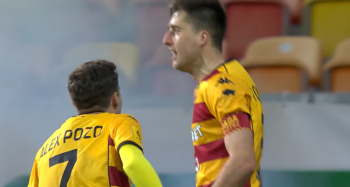 Jagiellonia dogoniła Zagłębie i Lecha. Banda Adriana Siemieńca w końcu wygrała w lidze. Kazała kibicom trochę poczekać (VIDEO)