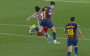 Koszmar filaru defensywy FC Barcelona. Sędzia początkowo go uratował, ale potem... Skończyło się najgorzej jak mogło (VIDEO)