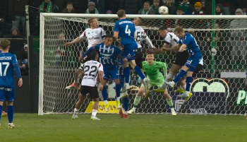 Szok przy Łazienkowskiej. 3 punkty były na wyciągnięcie ręki i klops. Górnik zabrał Legii wygraną w ostatniej sekundzie (VIDEO)