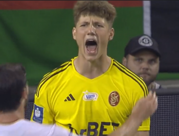 Dwa kluby z PKO BP Ekstraklasy walczą o bramkarza z Betclic I ligi. Którą opcję wybierze?