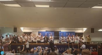 Sceny na konferencji prasowej Michala Gasparika i Lukasa Podolskiego po wygraniu przez Górnika Zabrze STS Pucharu Polski (VIDEO)