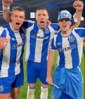 Prosto z fety mistrzowskiej w Portugalii na egzamin. Piłkarz FC Porto zdaje maturę w Białymstoku