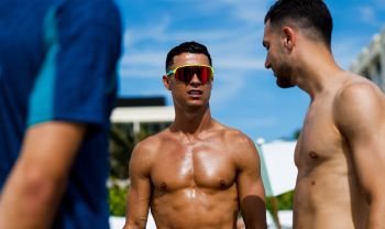 Cristiano Ronaldo zachwyca formą na plaży w Miami. Vitinha ucina plotki o Photoshopie (ZDJĘCIA) Cristiano Ronaldo zachwyca formą na plaży w Miami. Vitinha ucina plotki o Photoshopie (ZDJĘCIA)