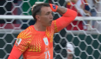 Hiszpania odesłała Urugwaj do domu. Obok faworyta awans wywalczył debiutant - po trzecim grupowym remisie - i zagra z gigantem w 1/16 finału (VIDEO)