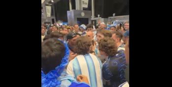 Viralowa scena na mundialu! Kibic odzyskał portfel w niecodzienny sposób (VIDEO)