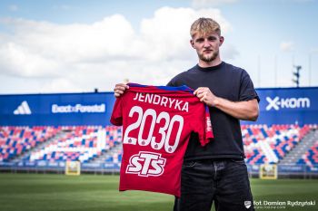 Raków zaskoczył transferem. Błysnął w I lidze i wylądował w Częstochowie. Był w Legii i w Widzewie (VIDEO)