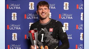 Gregor Kobel z nagrodą Michelob ULTRA Superior Gracz Meczu! Bohater awansu Szwajcarii do ćwierćfinału