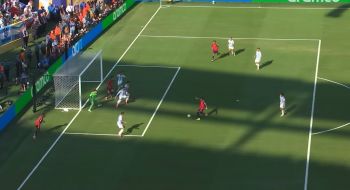 Kiedy w drużynie przeciwnej gra Messi, robi się trochę nerwowo, ale zawsze staramy się grać po swojemu Kiedy w drużynie przeciwnej gra Messi, robi się trochę nerwowo, ale zawsze staramy się grać po swojemu