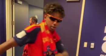 Lamine Yamal dał się ponieść emocjom! Tak świętował zdobycie mistrzostwa świata (VIDEO) Lamine Yamal dał się ponieść emocjom! Tak świętował zdobycie mistrzostwa świata (VIDEO)