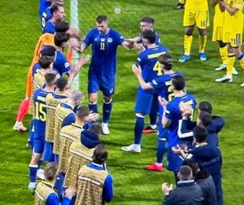 Koniec epoki u naszych rywali. Wybitny napastnik pożegnał się z kadrą