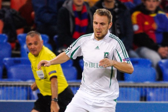 Nieprawdopodobna historia w LM. Obrońca bramkarzem i... bohaterem. VIDEO