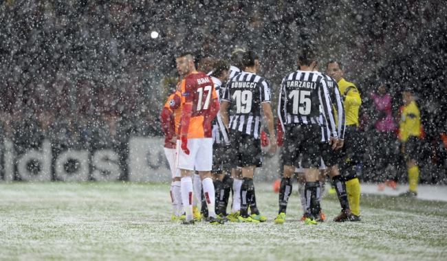 Mecz o awans przerwany. Emocje w Stambule znowu w...