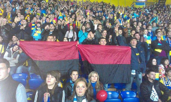 Skandal w Charkowie. Ukraińcy wnieśli flagi morderców Polaków