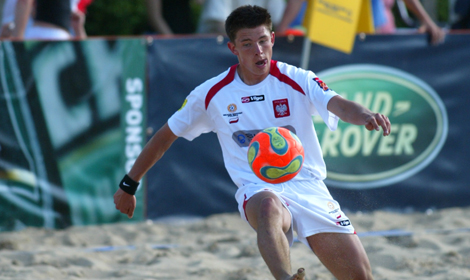 Makabryczna kontuzja czołowego polskiego piłkarza plażowego!